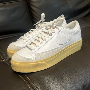 Nike blazer low platform